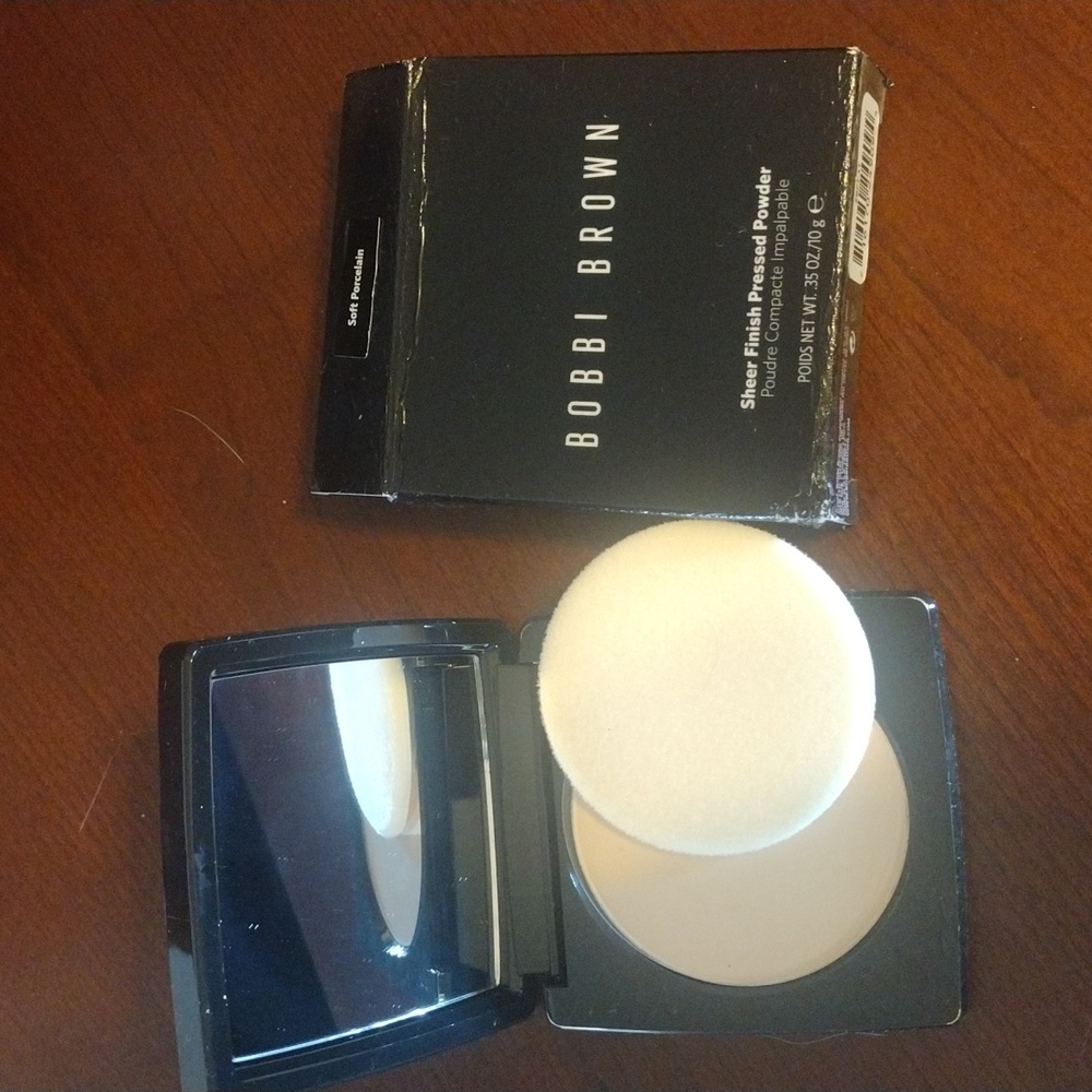 Bobbi Brown sheer finish pressed powder